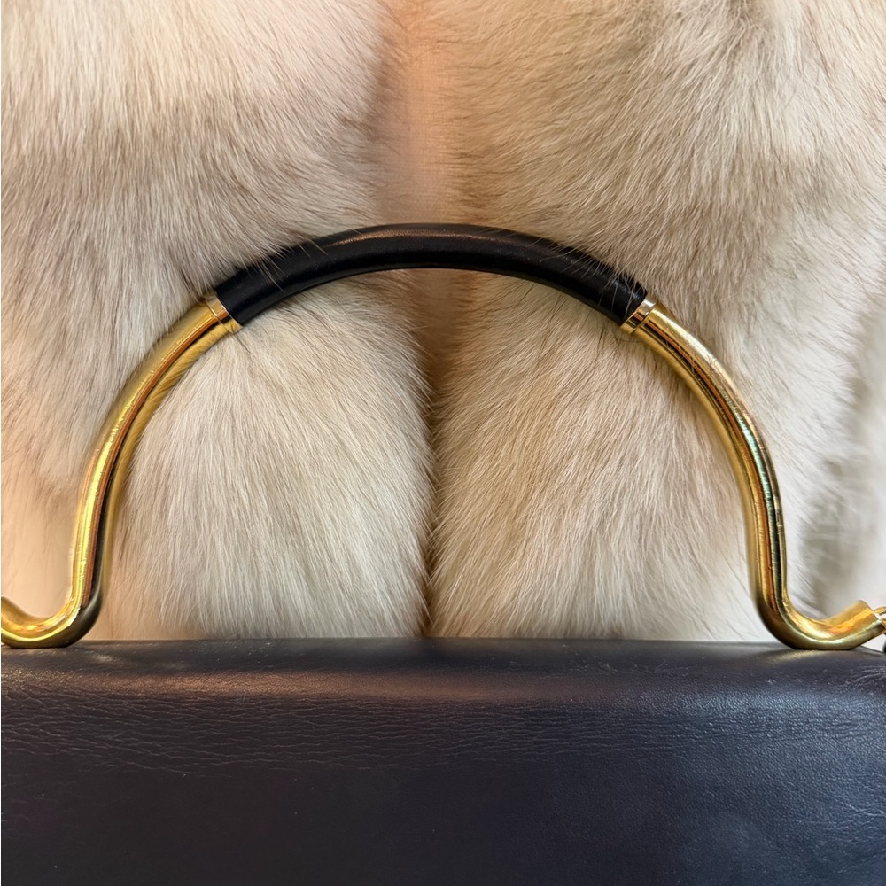 Chic Black and Gold Women's Shoulder Bag - Picture 7 of 7